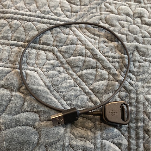 Fitbit band bundle and charger - 4 piece set - Picture 4 of 4